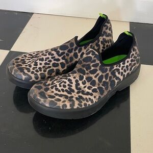 OOFOS Oomg EEze Low Shoe Womens Sz 9 Leopard Animal Print Canvas Slip On Recover